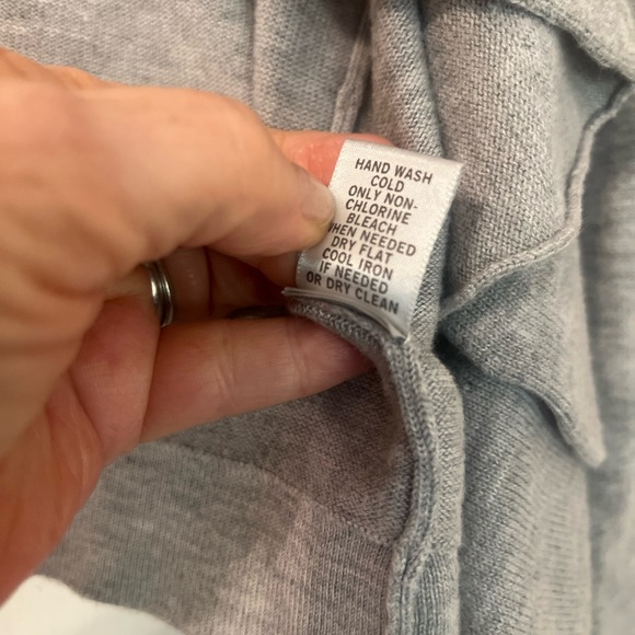 VINTAGE CACHE SWEATER. GRAY. GOOD USED CONDITION. NO RIPS TEARS OR STAINS SZ 8 - Picture 5 of 5